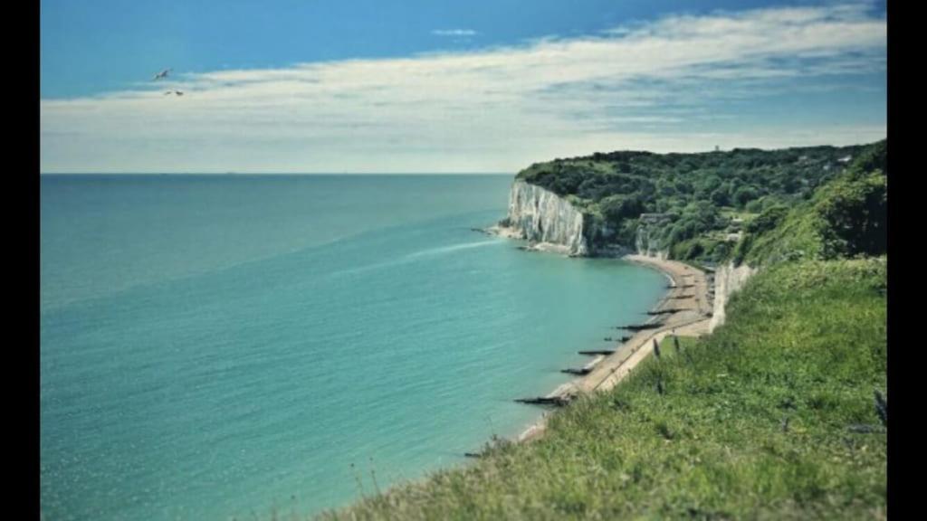 Foxes Sea Side Retreat Deluxe Chalet Is A Lovely Holiday Home Tucked Away On The Kent Coast Kingsdown  Exterior foto