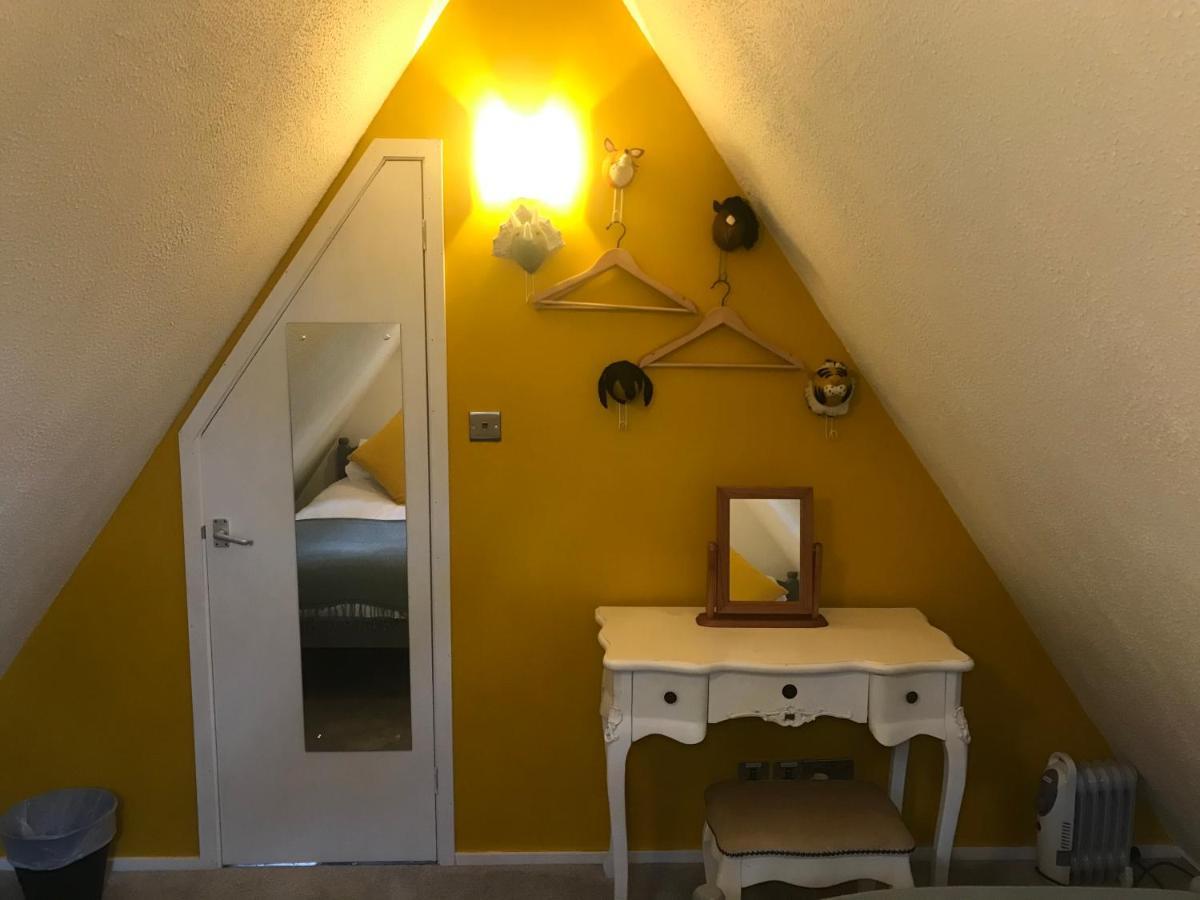 Foxes Sea Side Retreat Deluxe Chalet Is A Lovely Holiday Home Tucked Away On The Kent Coast Kingsdown  Exterior foto