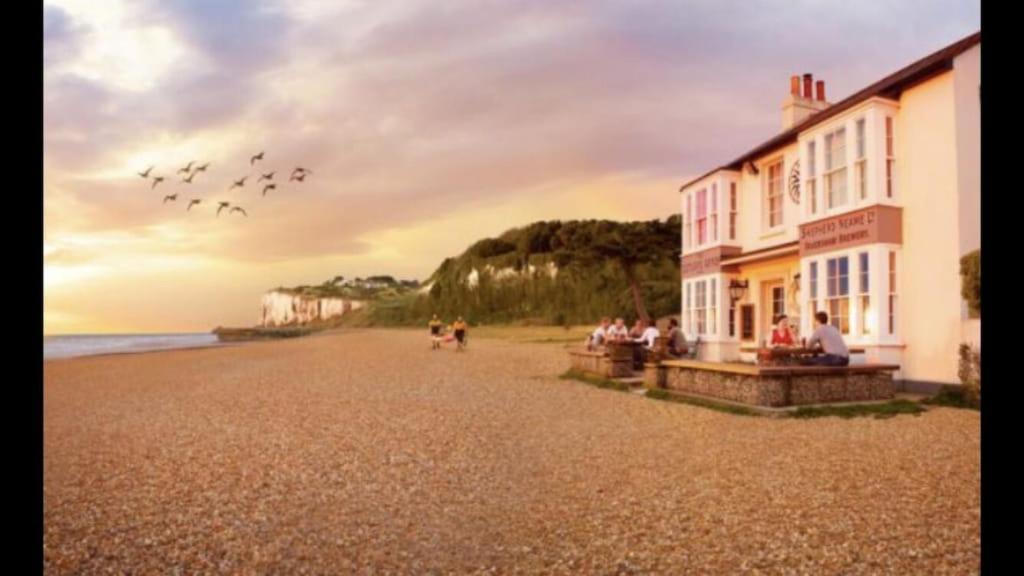 Foxes Sea Side Retreat Deluxe Chalet Is A Lovely Holiday Home Tucked Away On The Kent Coast Kingsdown  Exterior foto