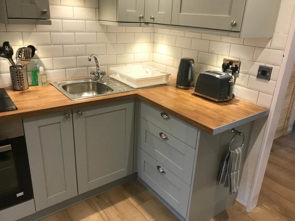 Foxes Sea Side Retreat Deluxe Chalet Is A Lovely Holiday Home Tucked Away On The Kent Coast Kingsdown  Exterior foto